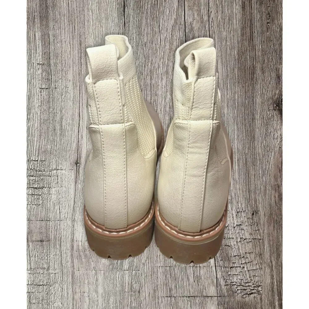 Boutique by Corky’s cabin fever beige boots.‎ Size 7. NIB